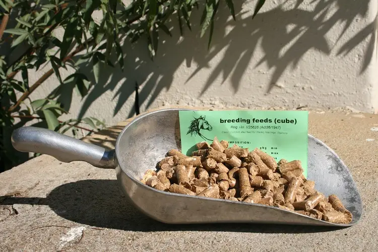 Breeding Feed 14% (Cube) packaging
