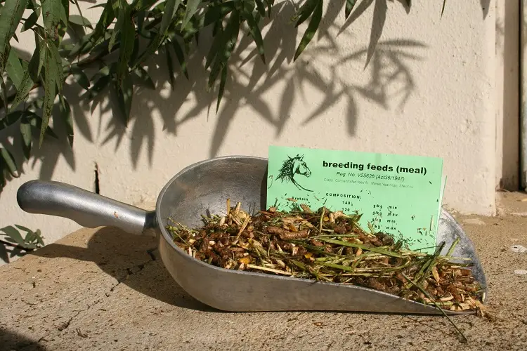 Breeding Feed 14% (Meal) packaging